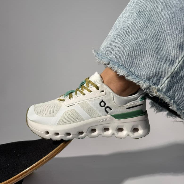 On Cloudrunner 2 Green